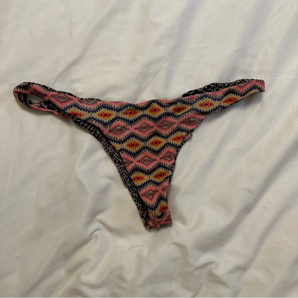 Acacia Axel Bottoms